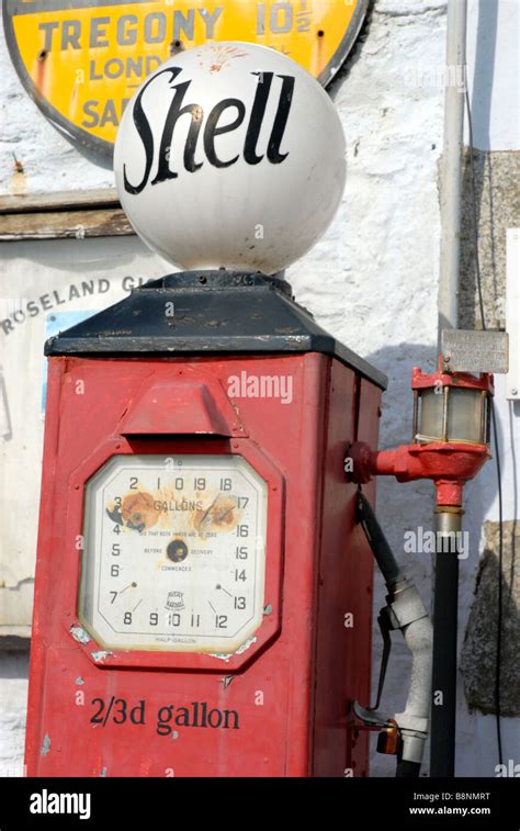 Old Shell Fuel Pump Hi Res Stock Photography And Images Alamy