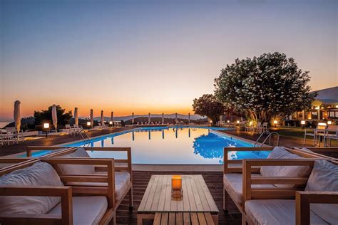 Skiathos Palace Hotel in Koukounaries, Skiathos | Greeka