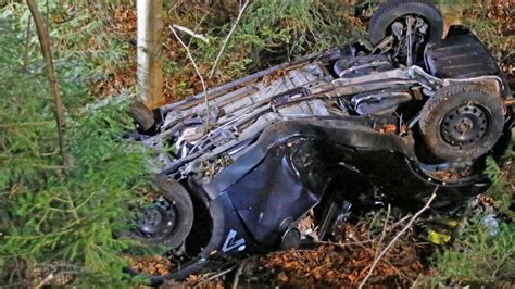 J Hrige F Hrt Bei Geretsried Gegen Baum Und Stirbt