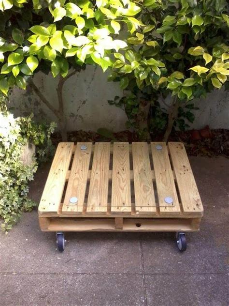 Outdoor Pallet Coffee Table