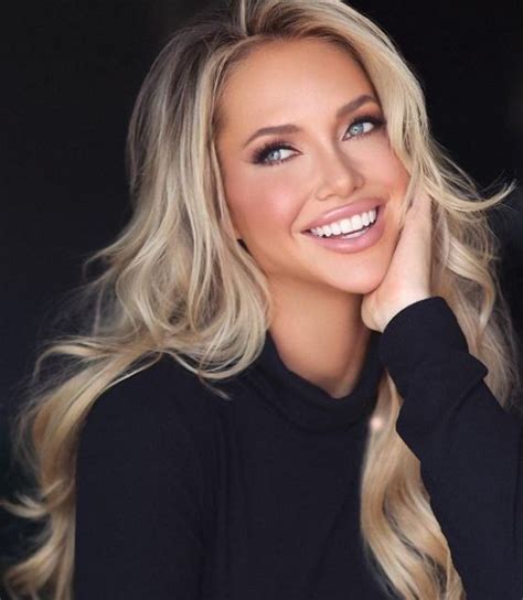 Hot Sexy Delia Sylvain Bikini Pics