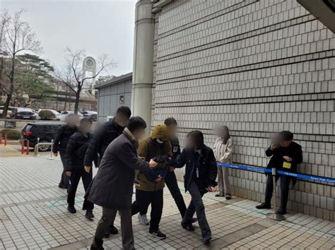 아내 살해 혐의 변호사 구속심사우발 범행 질문에 눈 질끈 파이낸셜뉴스