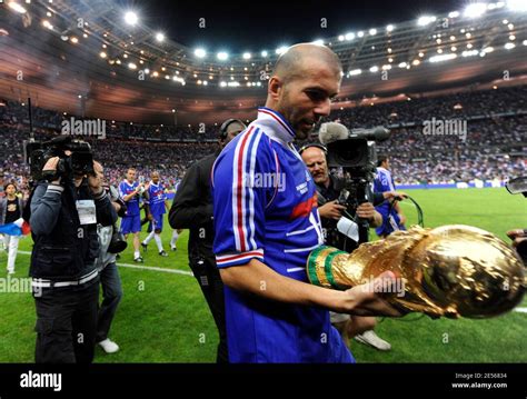 Zinedine zidane award hi-res stock photography and images - Alamy