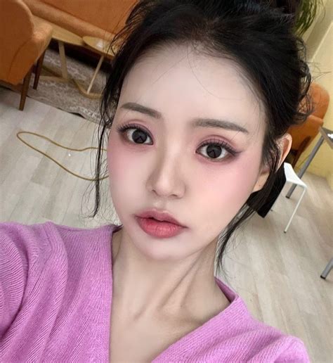 9 Inspirasi Makeup ala Yoo Si Eun, Flawless Banget!