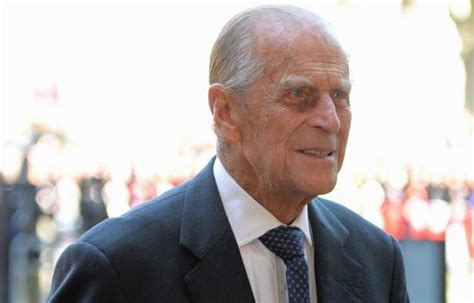 Grande Bretagne Le Prince Philip Op R R Agit De Fa On Satisfaisante