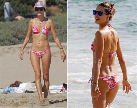 Las Famosas Estrellas Lucen Su Sensualidad En La Playa Con Bikini