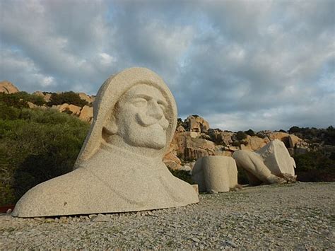 Sardegna Isola Di Santo Stefano Nella Cava Ce Ancora Una Statua