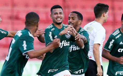 Jornal Correio Vitória acerta contratação de lateral do Palmeiras