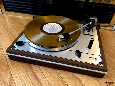 Beautiful Thorens TD 165 Turntable In Excellent Condition For Sale