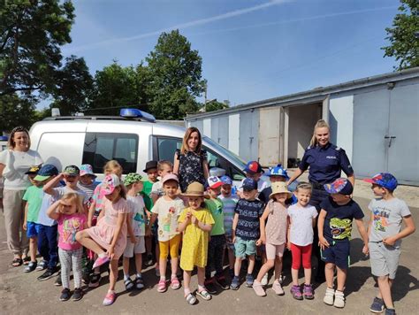 Parczewskie Przedszkolaki Odwiedzi Y Policjant W Zdj Cia