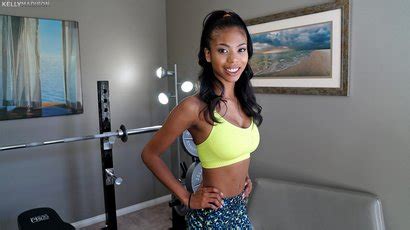 Exotic Girl Nia Nacci Poses Nude At The Gym Photos