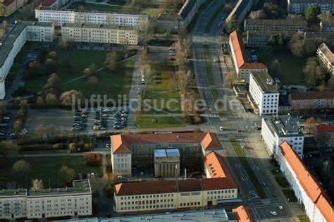 Eisenh Ttenstadt Von Oben Geb Ude Der Stadtverwaltung Rathaus In