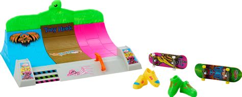Hot Wheels Skate Tony Hawk HQ Skatepark With 2 Exclusive Fingerboards And 2 Pairs Of Skate Shoes