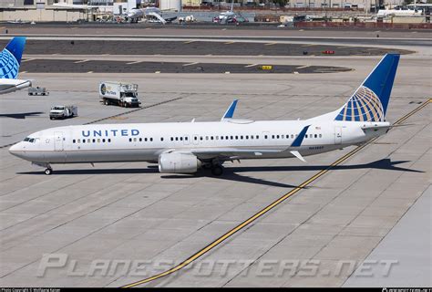 N62889 United Airlines Boeing 737 924ER WL Photo By Wolfgang Kaiser