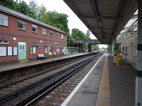 Finding the best way to navigate through streatham station 24