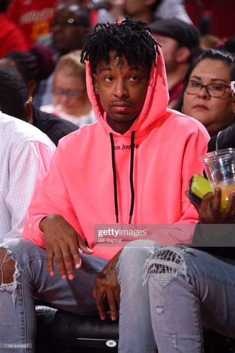 News Photo Rapper 21 Savage Attends The Game Between The Rapper