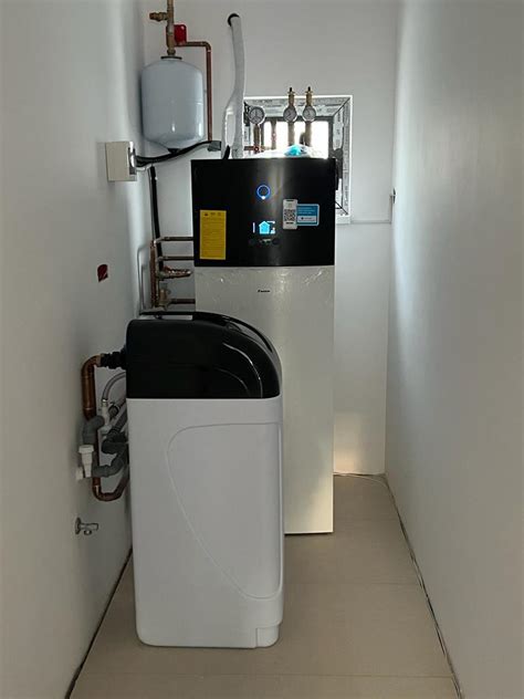 Pompa De Caldura Ar Apa Daikin Altherma 3 RF 8 KW Cu Boiler De 180