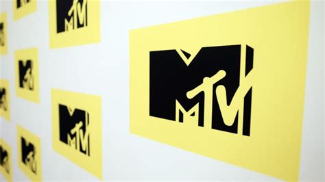 Mtv Seeks To Bring Transgender Military Members To Vmas Cnn Politics