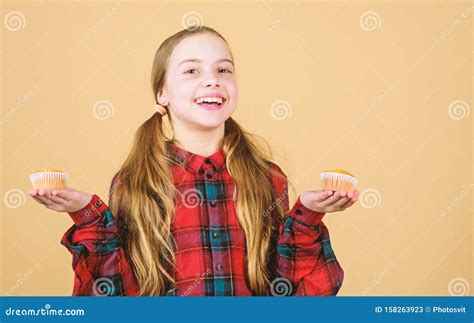 Le Dessert Parfait De Notre Boulangerie Jolie Petite Fille Mignonne