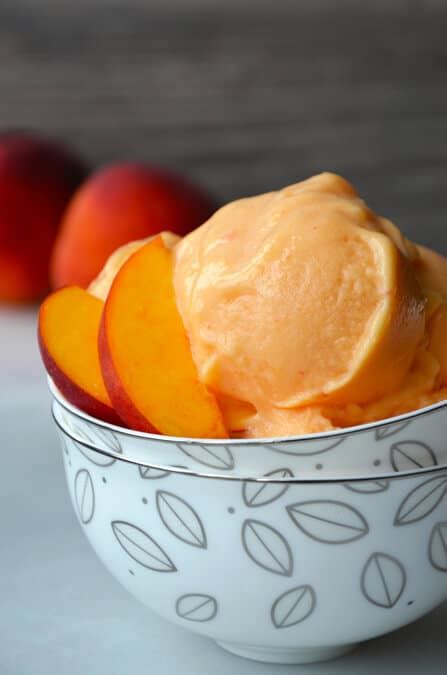 5 Minute Healthy Greek Frozen Yogurt Just Blend With Frozen Fruit Peach Frozen Yogurt