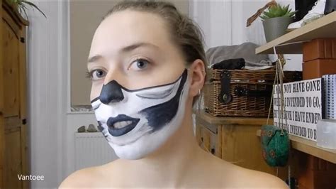 How To Do Easy Diy Skeleton Makeup For Halloween Upstyle