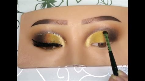 Maquillaje Amarillo En Mi Tablero De Maquillaje Máscara Viral De