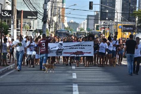 A Gazeta Manifestação Contra Violência Causa Trânsito Na Reta Da Penha Em Vitória