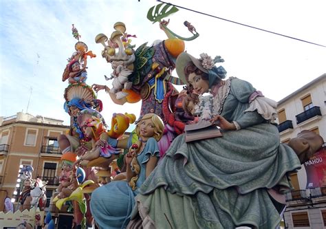 Guía para vivir las Fallas de Valencia 2023 como un valenciano VOLARE