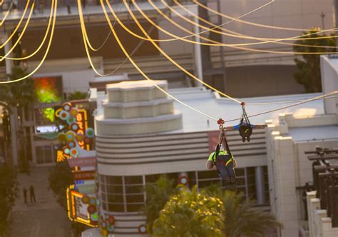 Fly Linq zip line on the Las Vegas Strip nears opening — TIMELAPSE ...