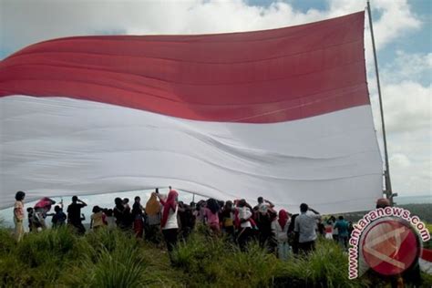 Merah Putih Raksasa Berkibar Di Puncak Lembah Sabil Antara News Aceh