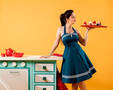 Free Photo Retro Pinup Girl In The Kitchen