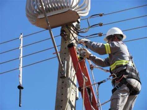 Rede de distribuição em média e baixa tensão Praxis Energia