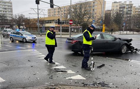 Wypadek Na Skrzy Owaniu Z Fotoradarami Jedna Osoba Zabrana Do Szpitala