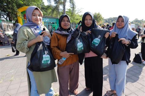 Bantu Warga Ntb Relawan Sandi Gelar Bazar Sembako Murah Hanya Rp Ribu