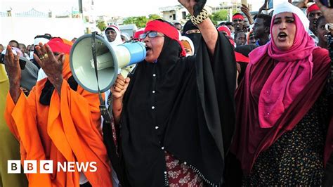 Mogadishu Somalis Protest Against Al Shabab Bbc News