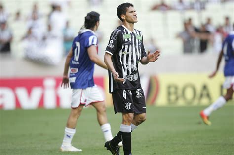 Magno Alves foca no acesso do Ceará e deixa artilharia do ano de lado