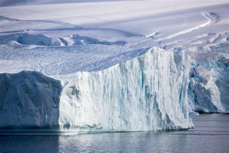 Iceberg Foto De Archivo Imagen De Peninsular Azul