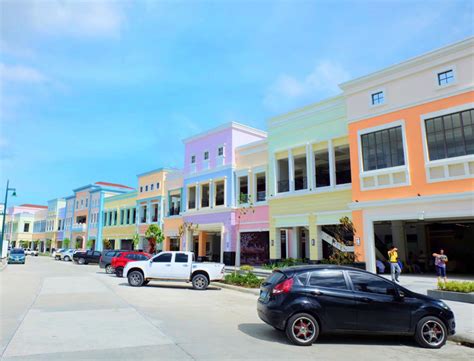 Iloilo Business Park Festive Walk Parade holds soft opening