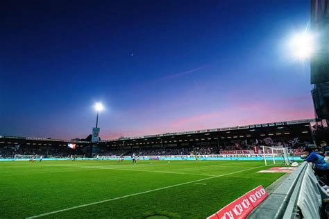 Daniel G Nther Est Confiante Que O Holstein Kiel Vai Poder Jogar No