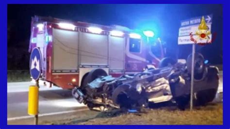 Parola Di Fontanellato Finisce Con L Auto Contro Un Albero Muore Enne