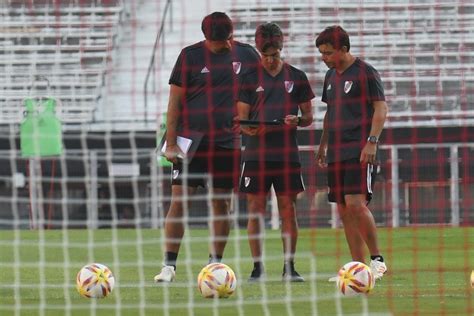 Sem sete campeões da América River Plate muda fotografia para teste