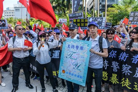 阿sir你们并不孤单 香港千余市民组起长龙撑警手机新浪网