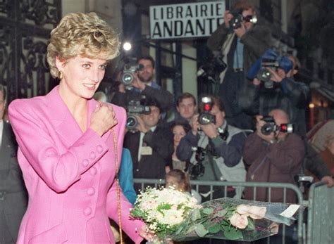 El icónico suéter de oveja negra de la princesa Diana se vende por