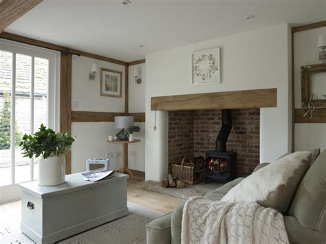 10 Mantelpiece Ideas, From Material Inspiration to Styling | Homebuilding