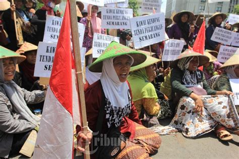 Warga Kendeng Tolak Pembangunan Pabrik Semen Foto