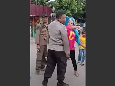 Heboh Emak Emak Ngamuk Tampar Polisi Di Makassar Gara Gara Ini