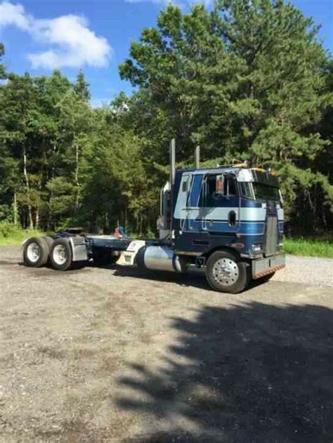 Peterbilt 362 (1984) : Sleeper Semi Trucks