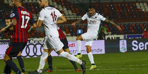 Serie B La Reggina Vince Il Derby Col Cosenza Decide Montalto