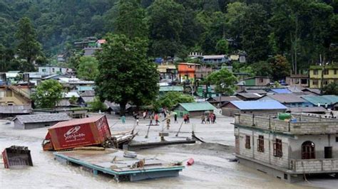 Sikkim Floods सिक्किम में बाढ़ का कहर अब तक 14 का मौत 102 लापता