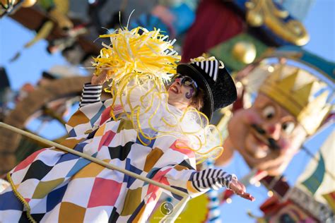 Marted Grasso Al Carnevale Di Viareggio Sfilata In Notturna E Concerto